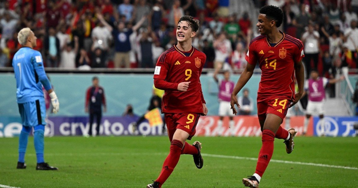 Những siêu phẩm giày bóng đá đốt cháy sân cỏ World Cup 2022